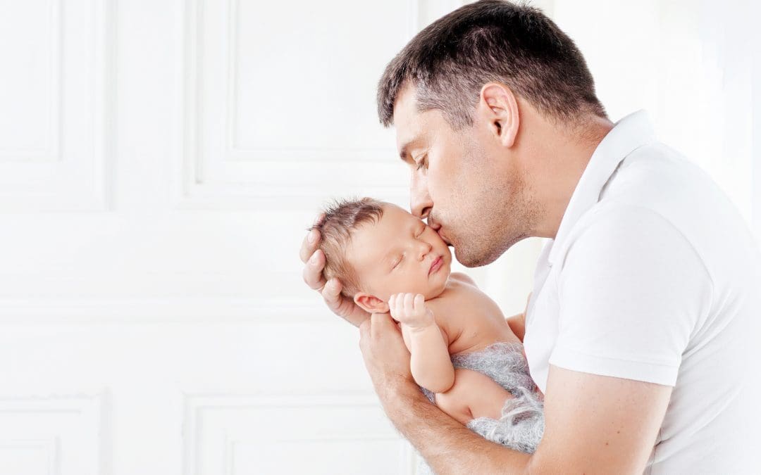 What can the Dad do to help Mom in breastfeeding