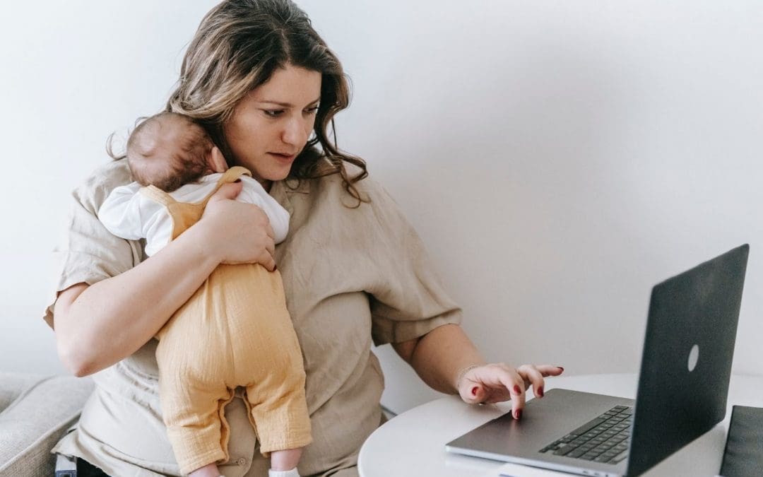 Top 3 bottle-feeding tips every working mum needs to know